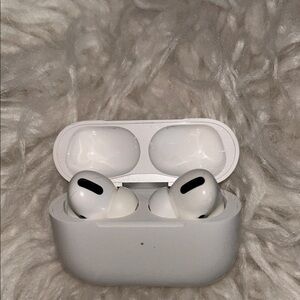 Apple Pro version 1 A2084 Wireless Earbud Headphones - White